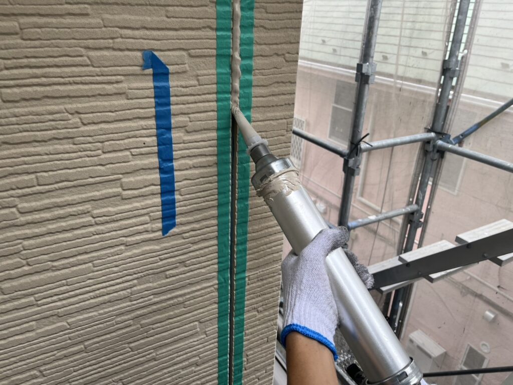 外壁　コーキング　充填